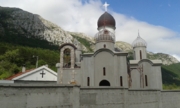 Монастырь строится, ему нужна помощь
